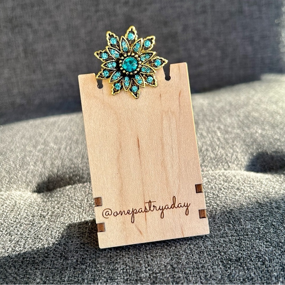 Austrian Crystal Rhinestone Fashion Brooch Pin, Blue, Aqua, Gold (STAR) - Picture 10 of 16